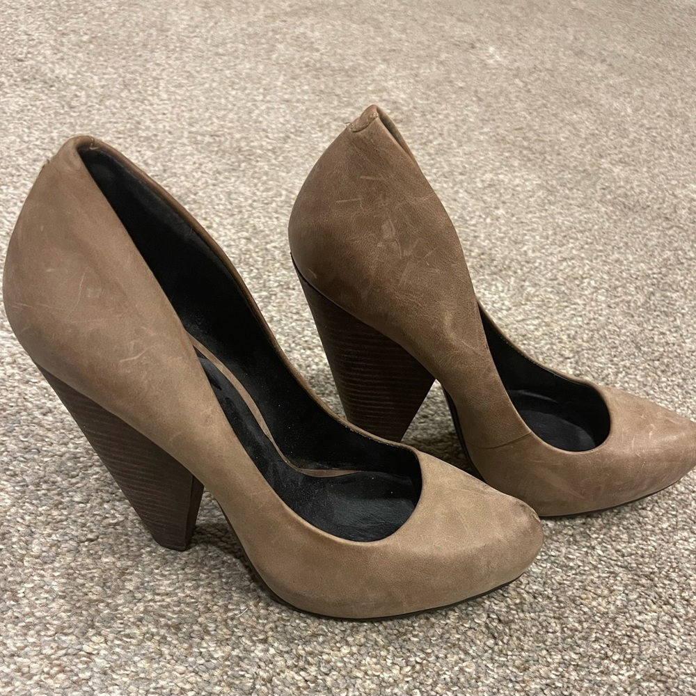 Trouvé Elegant Tan Women's Heels